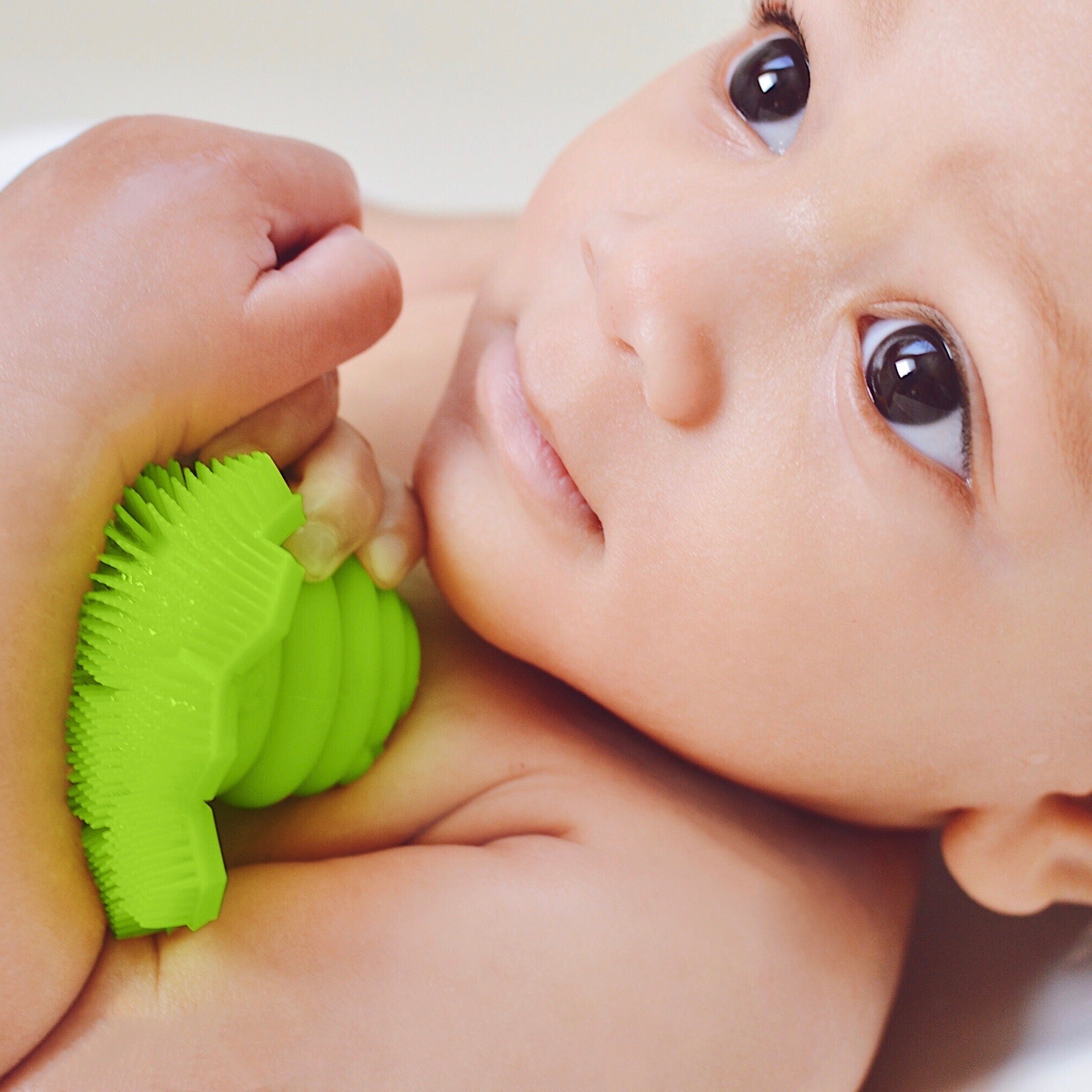 Managing Kids' Eczema in the Summer: Keep the Itch at Bay